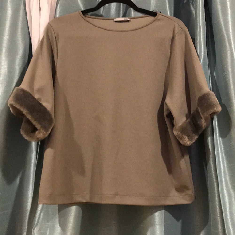 Zara w&b collection  top with faux fur on the arms